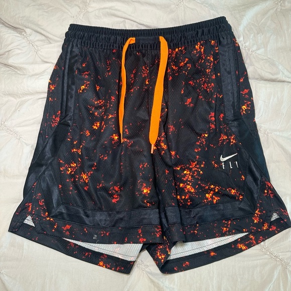 Nike - Picture 2 of 4